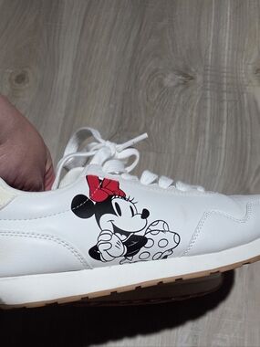 Womens White Minnie Mouse Graphic Sneakers